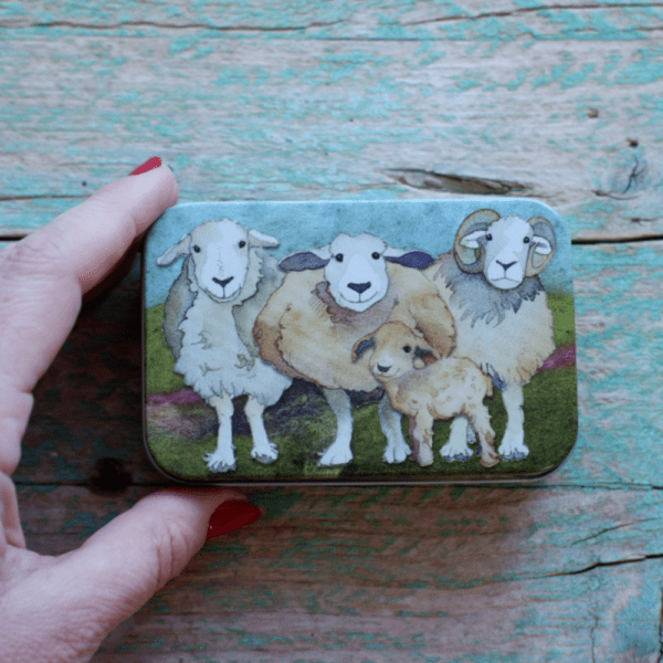 Emma Ball Caja rectangular metálica Felted Sheep