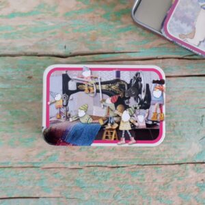 Emma Ball Caja metálica pequeña Sewing Gnomes