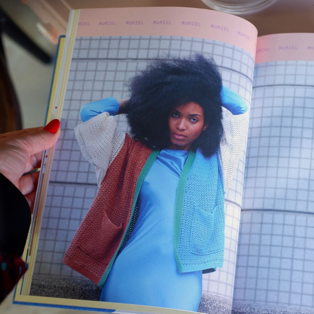 Laine Hook out Molla Mills portada(1)